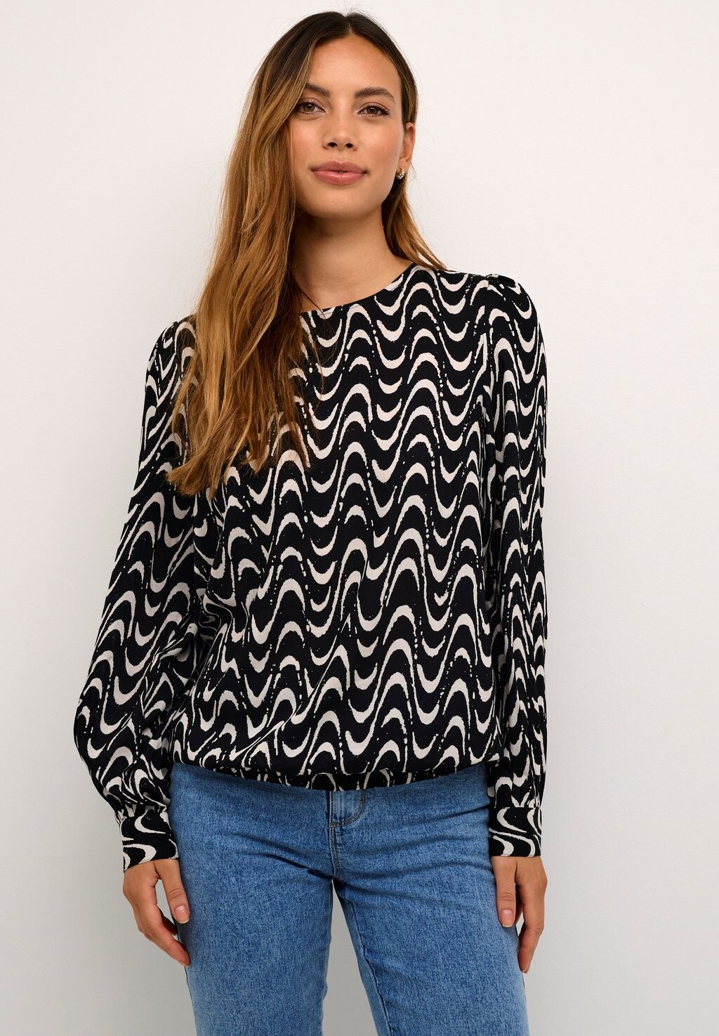 

Блузка Kaffe КАМИРА, цвет black chalk graphic print