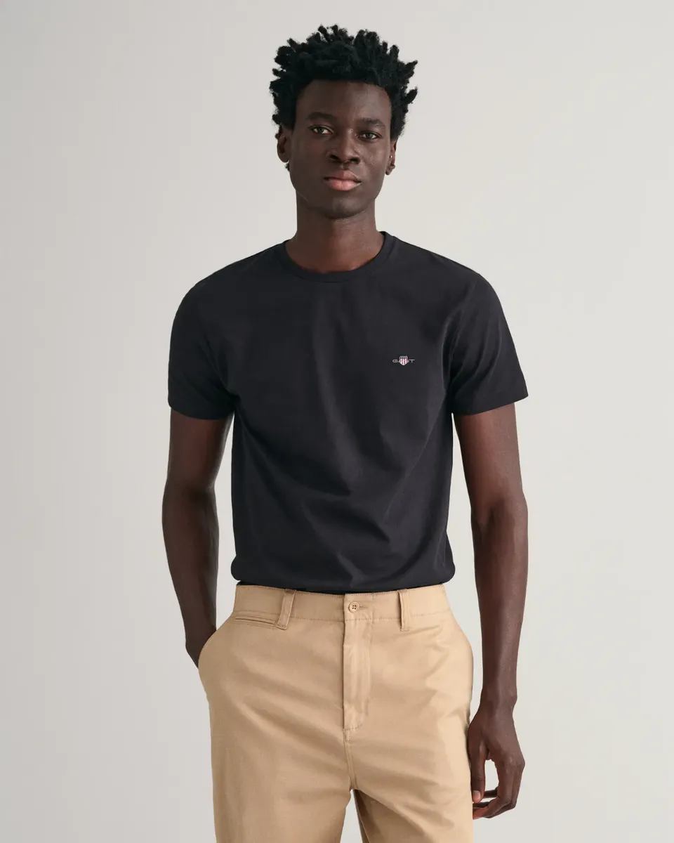 

Футболка Gant "SLIM SHIELD SS T-SHIRT", с вышитым логотипом на груди, черный