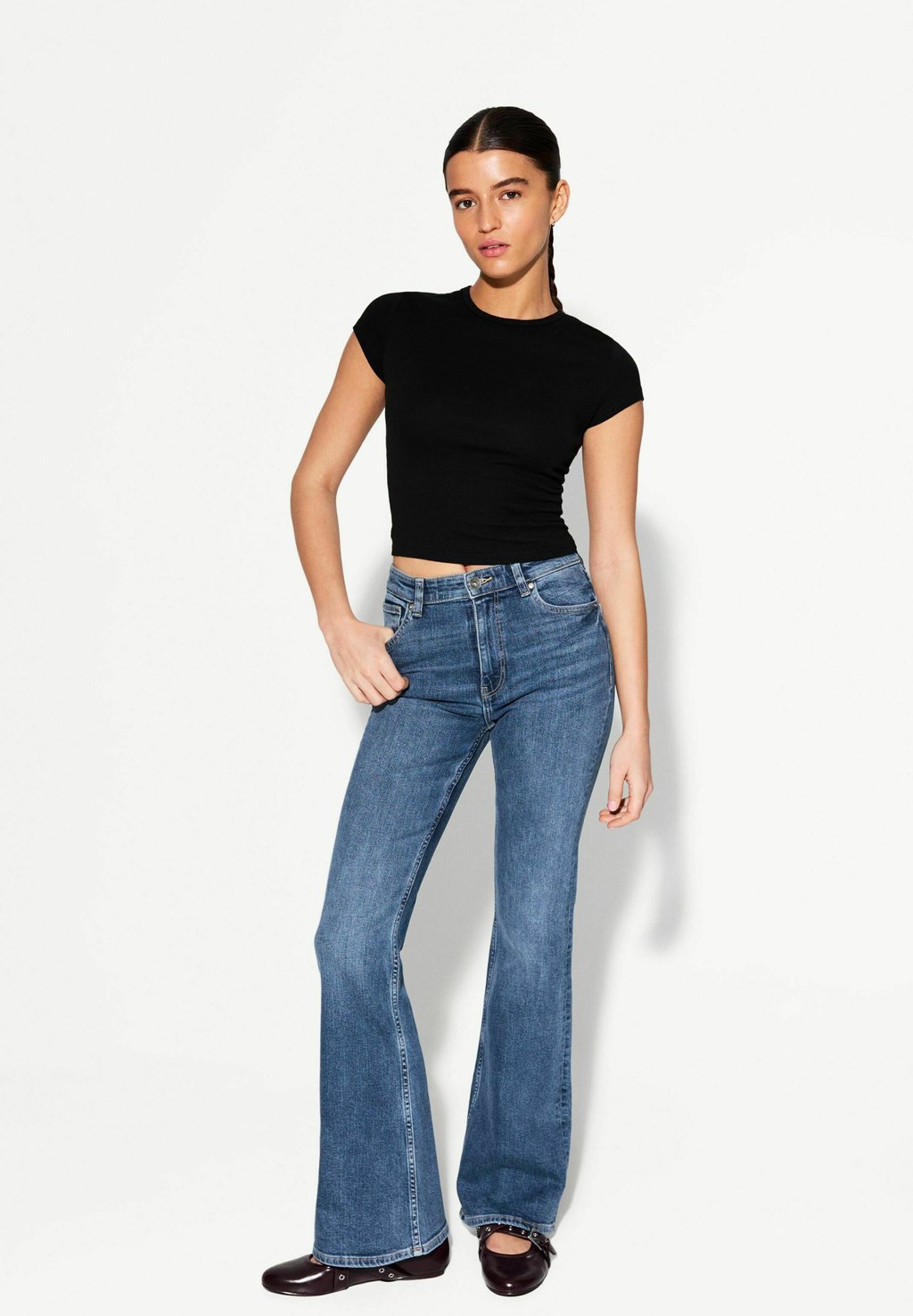 

Джинсы Bootcut Bershka, синий
