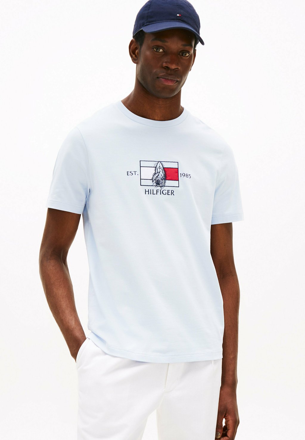 

Футболка с принтом LOGO GRAPHIC CREW-NECK Tommy Hilfiger, светло-голубой