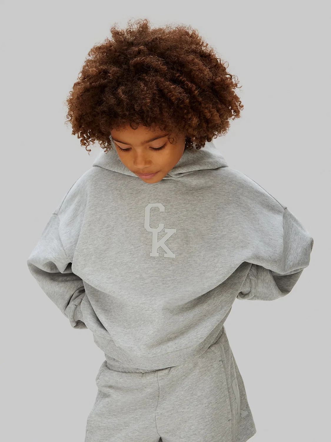 Джинсовая толстовка Calvin Klein Jeans серого цвета — фото 2