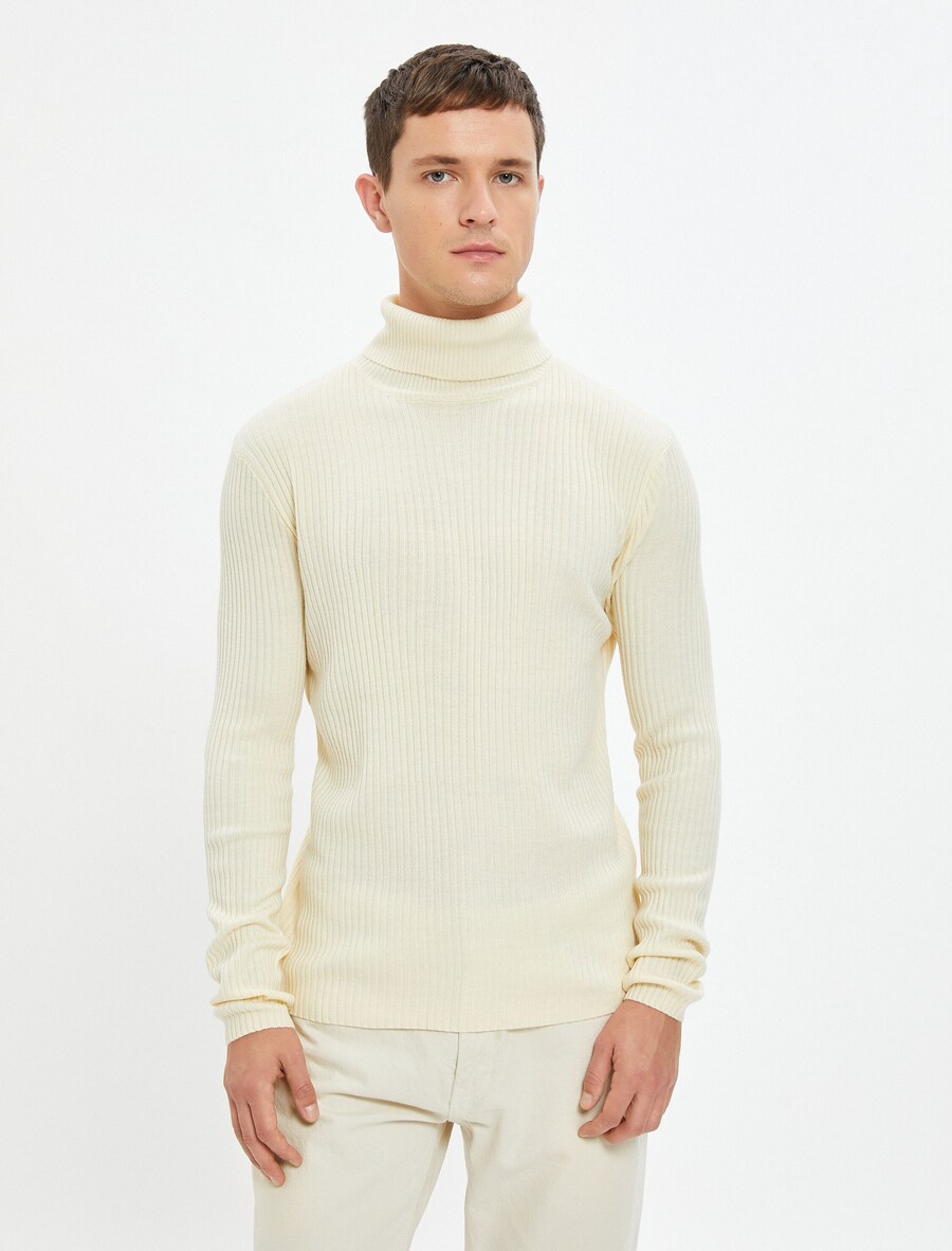 

Водолазка Koton Sweater, кремовый