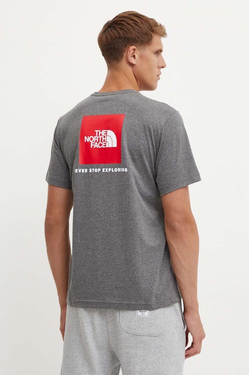 

Футболка The North Face Футболка Redbox размера S/S, серый