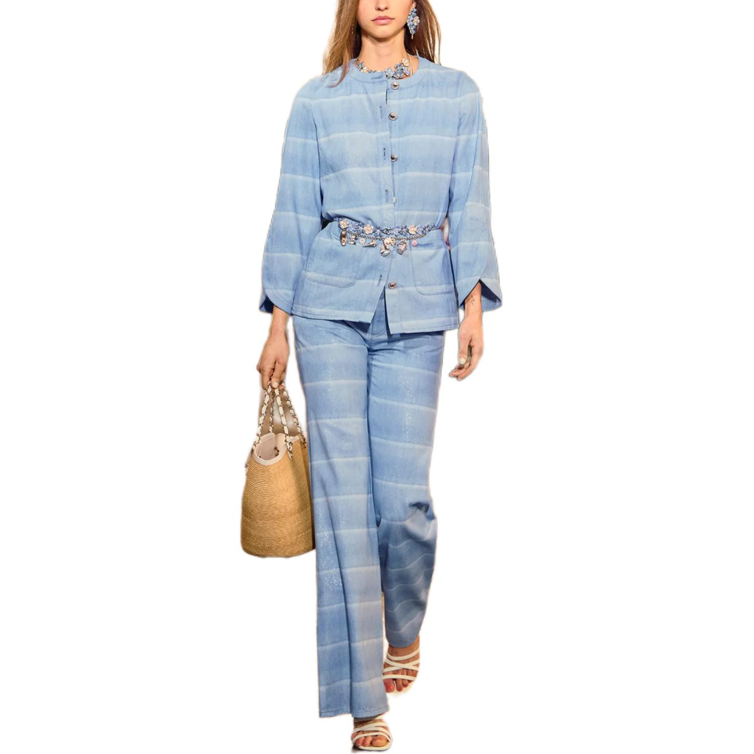 

CHANEL Джинсы женские светло-голубые