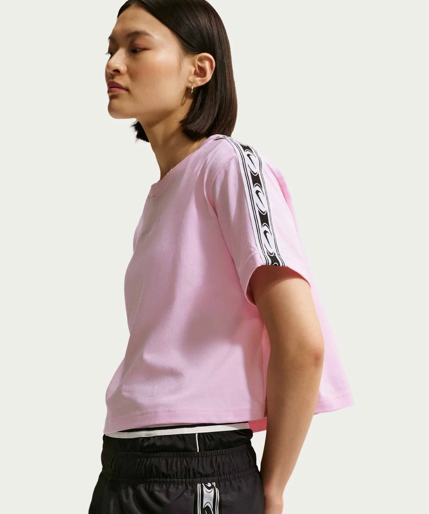 Женская футболка Nike Sportswear Classic Loose Cropped T-Shirt — фото 3