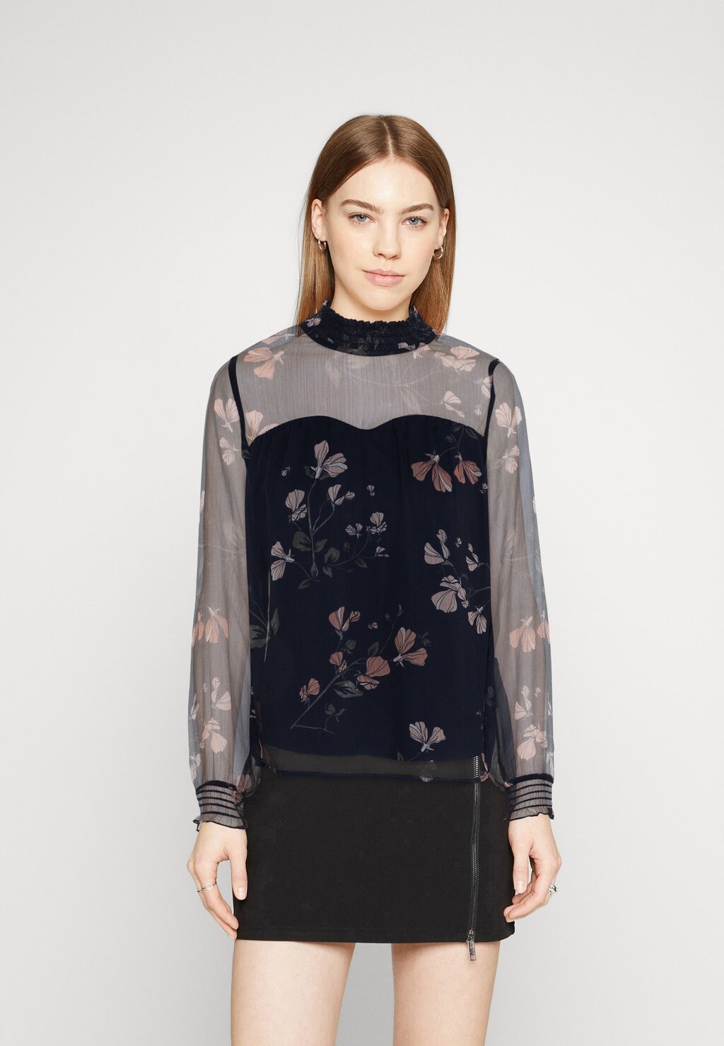 

Блузка Vero Moda ВММАРИЯ HIGHNECK, цвет navy blazer/hallie