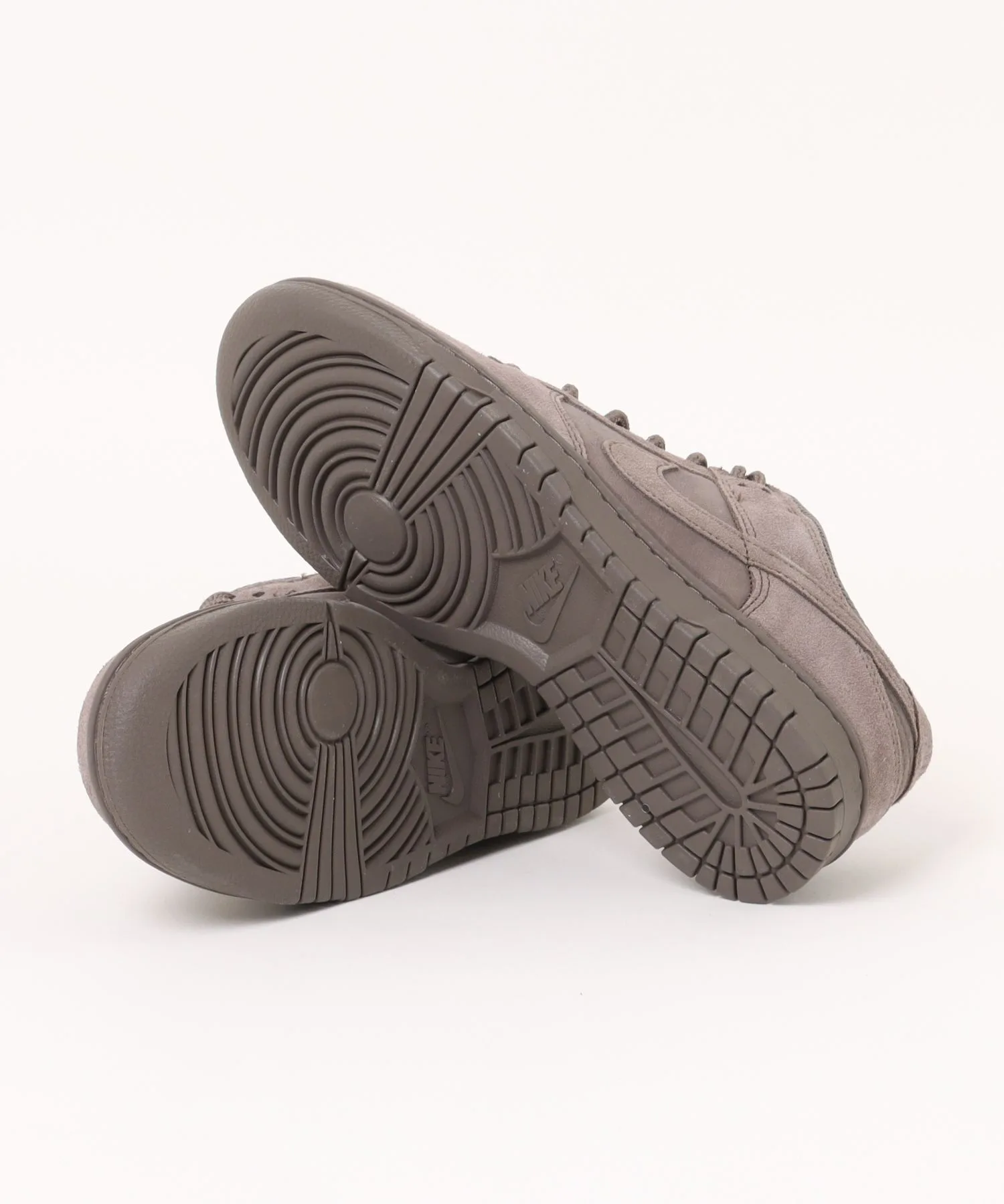 Мужские кроссовки из натуральной кожи Dunk Low Retro SE NIKE MIB6651 серые — фото 3