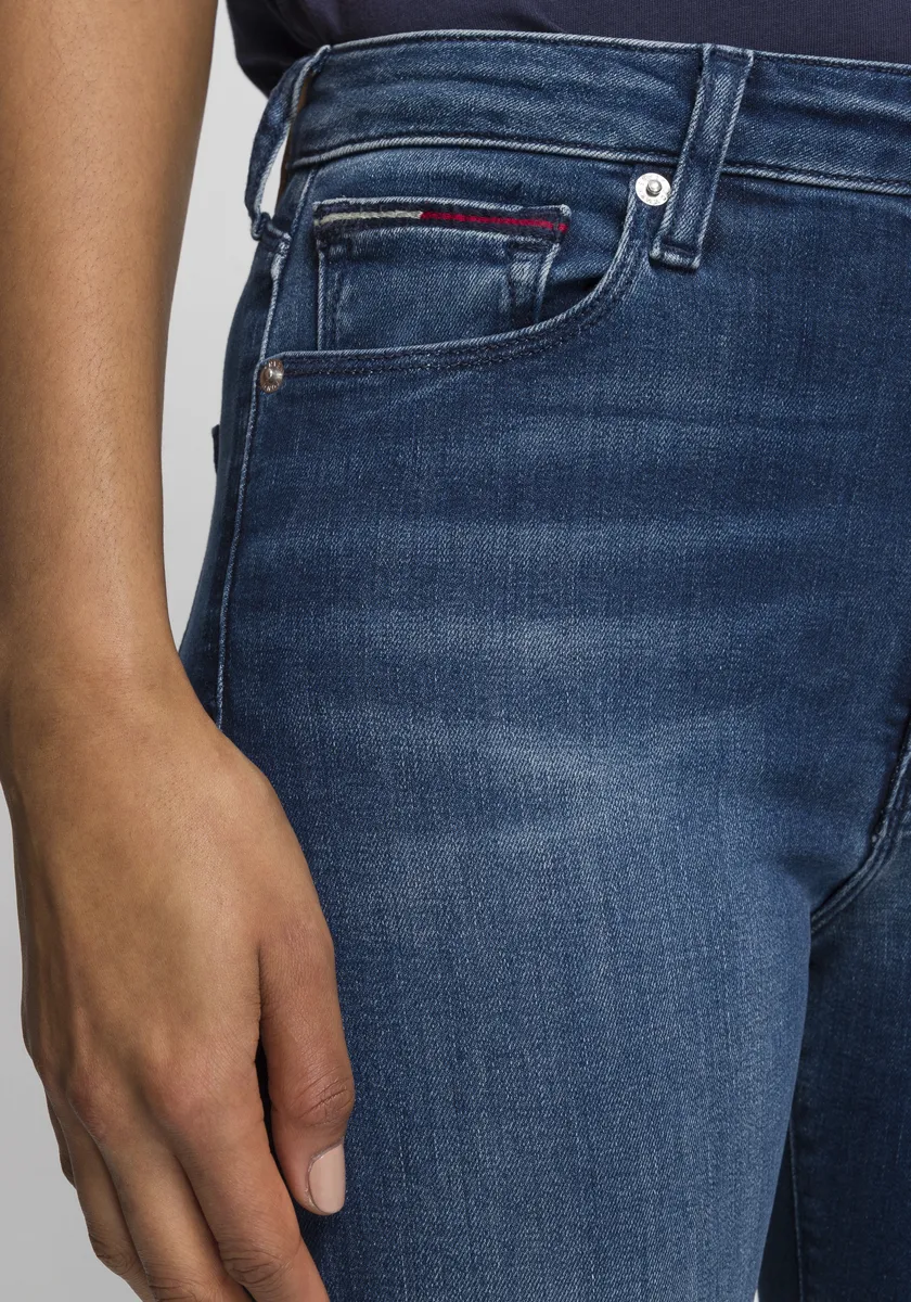 Джинсы скинни Tommy Jeans "SYLVIA HR SUPER SKNY", высококачественные материалы для удобной и идеальной посадки, цвет New Niceville Mid Blue — фото 3