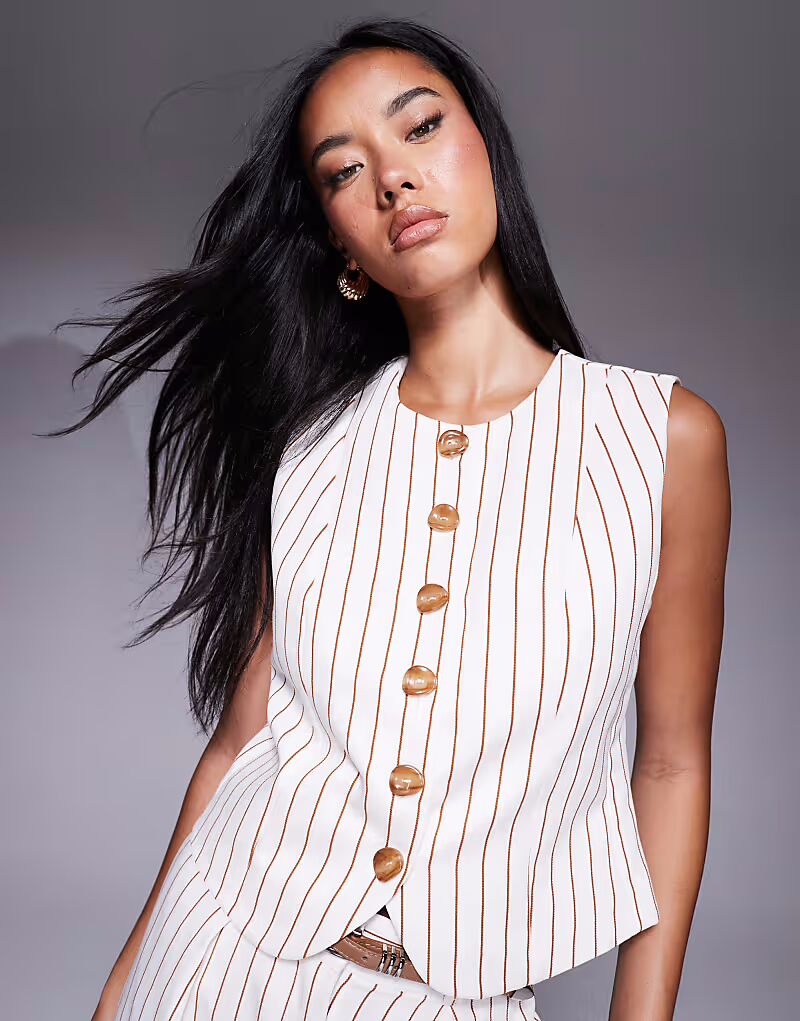 

Жилет с высоким воротом в белую полоску River Island