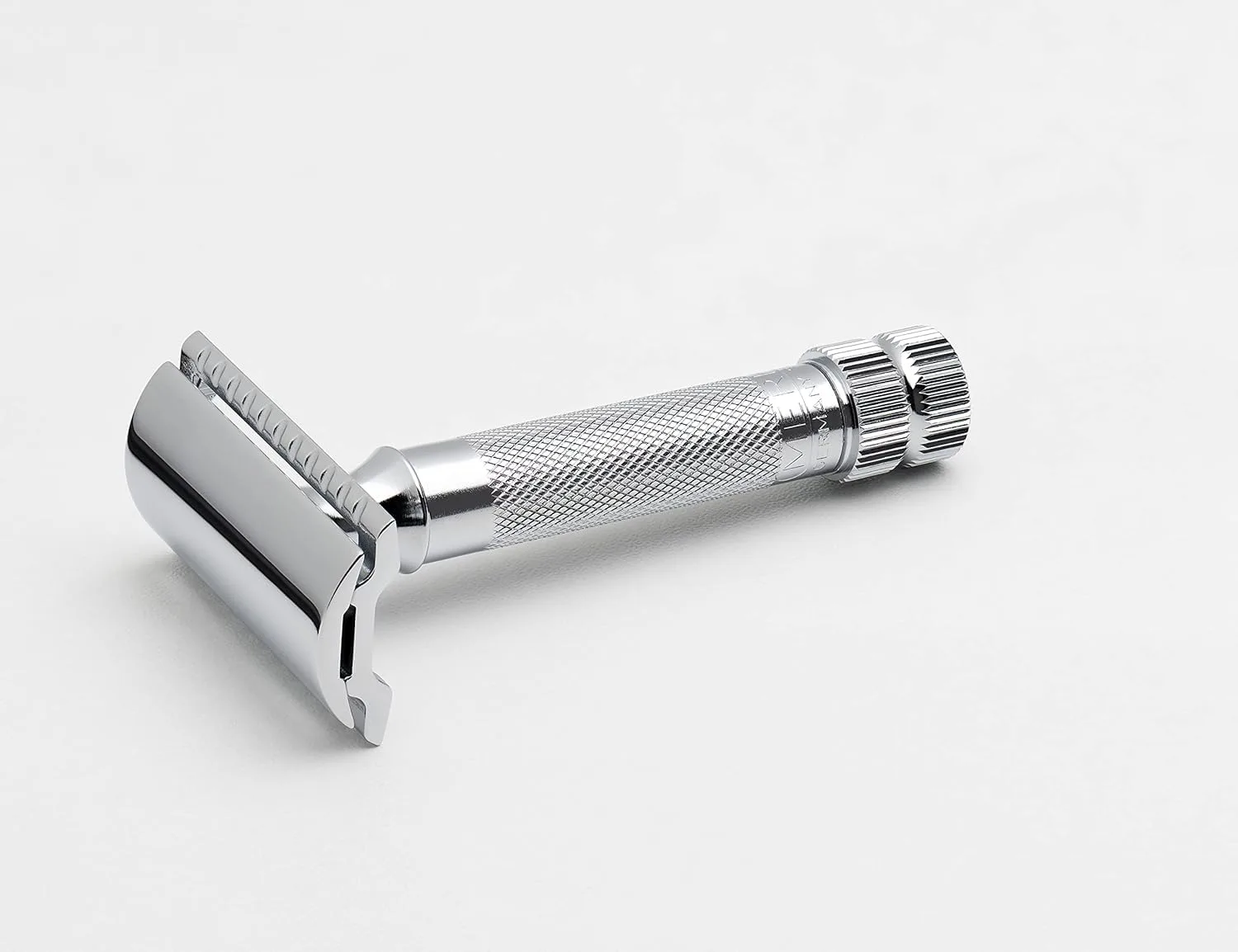 Двусторонняя бритва Merkur MK34C с прочной короткой ручкой, Bright Chrome — фото 4