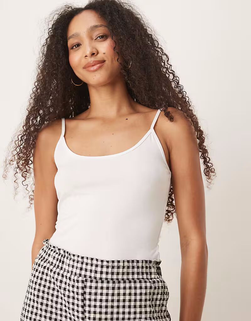 

Топ на бретельках Gina Tricot белого цвета