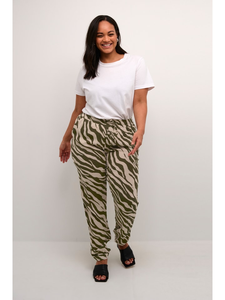 

Костюмные брюки KAFFE curve, цвет sand/green animal print