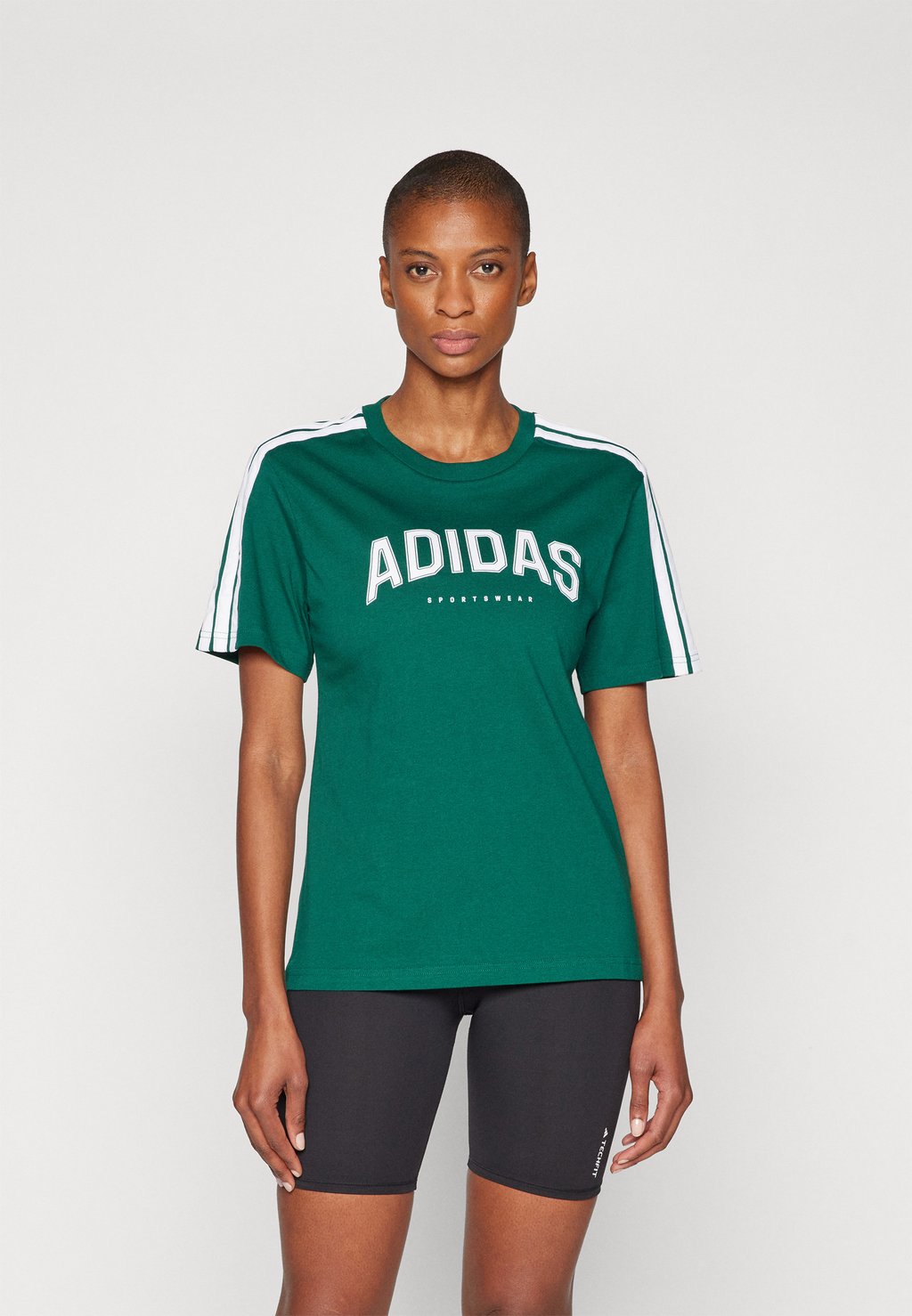 

Футболка с принтом LOUNGE SOFT SIDE GRAPHIC adidas Sportswear, зеленый