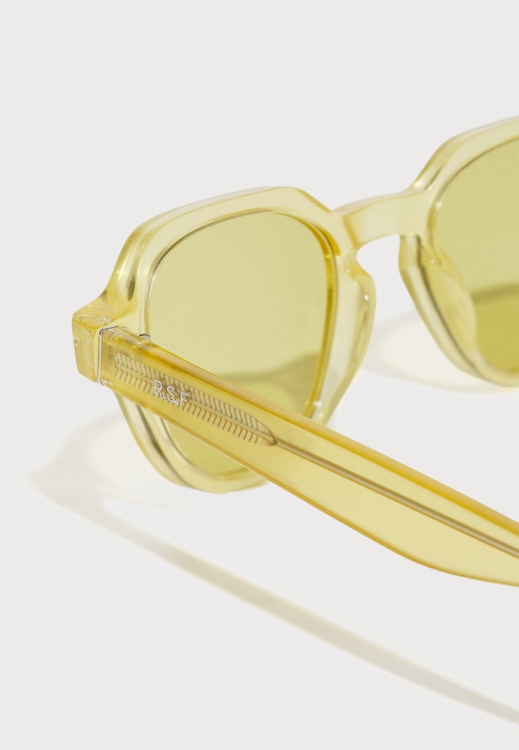 

Солнцезащитные очки VOCE CREAM UNISEX RETROSUPERFUTURE, песочный