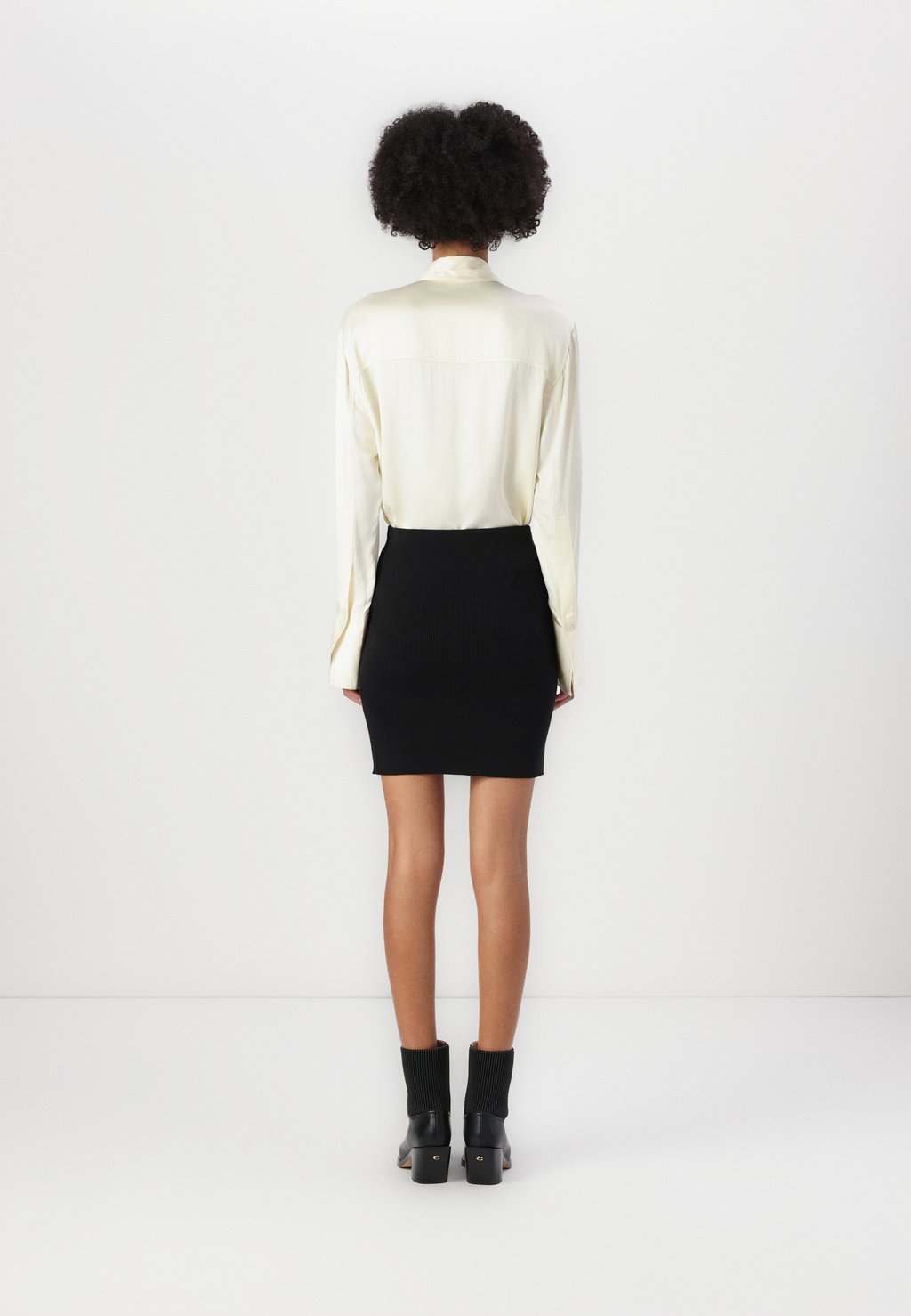 

Юбка-карандаш LABEL SKIRT Calvin Klein Jeans, черный
