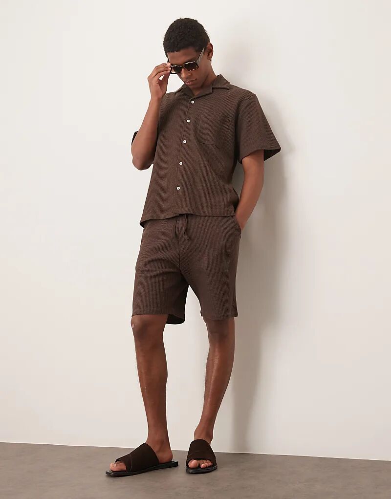

Коричневые вафельные шорты Selected Homme co-ord