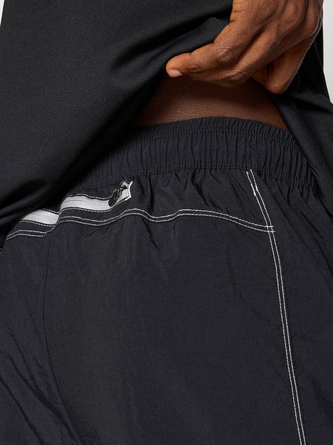 NIKE Узкие спортивные штаны 'RETRO' в черном цвете — фото 2