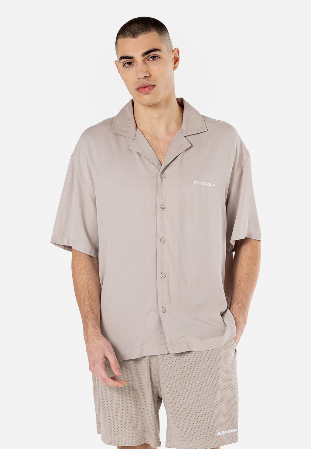 

Рубашка LOGO SHORT SLEEVE Pegador, серый
