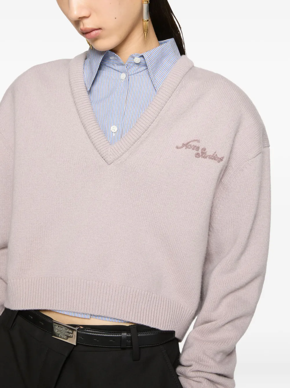 Вязаный свитер с вышивкой и V-образным вырезом Acne Studios, нейтральный — фото 4