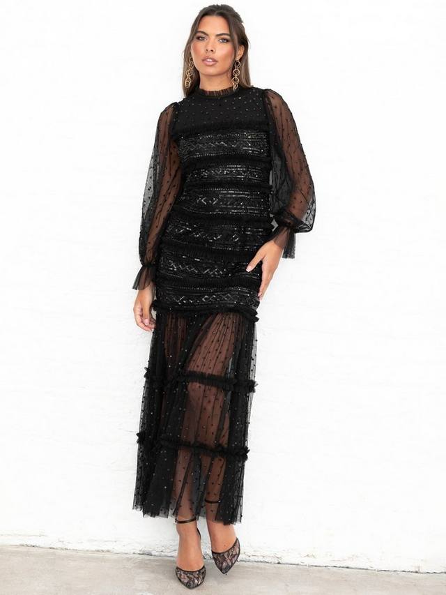 

Платье макси с длинными рукавами и высоким воротником, декорированное Maya Deluxe