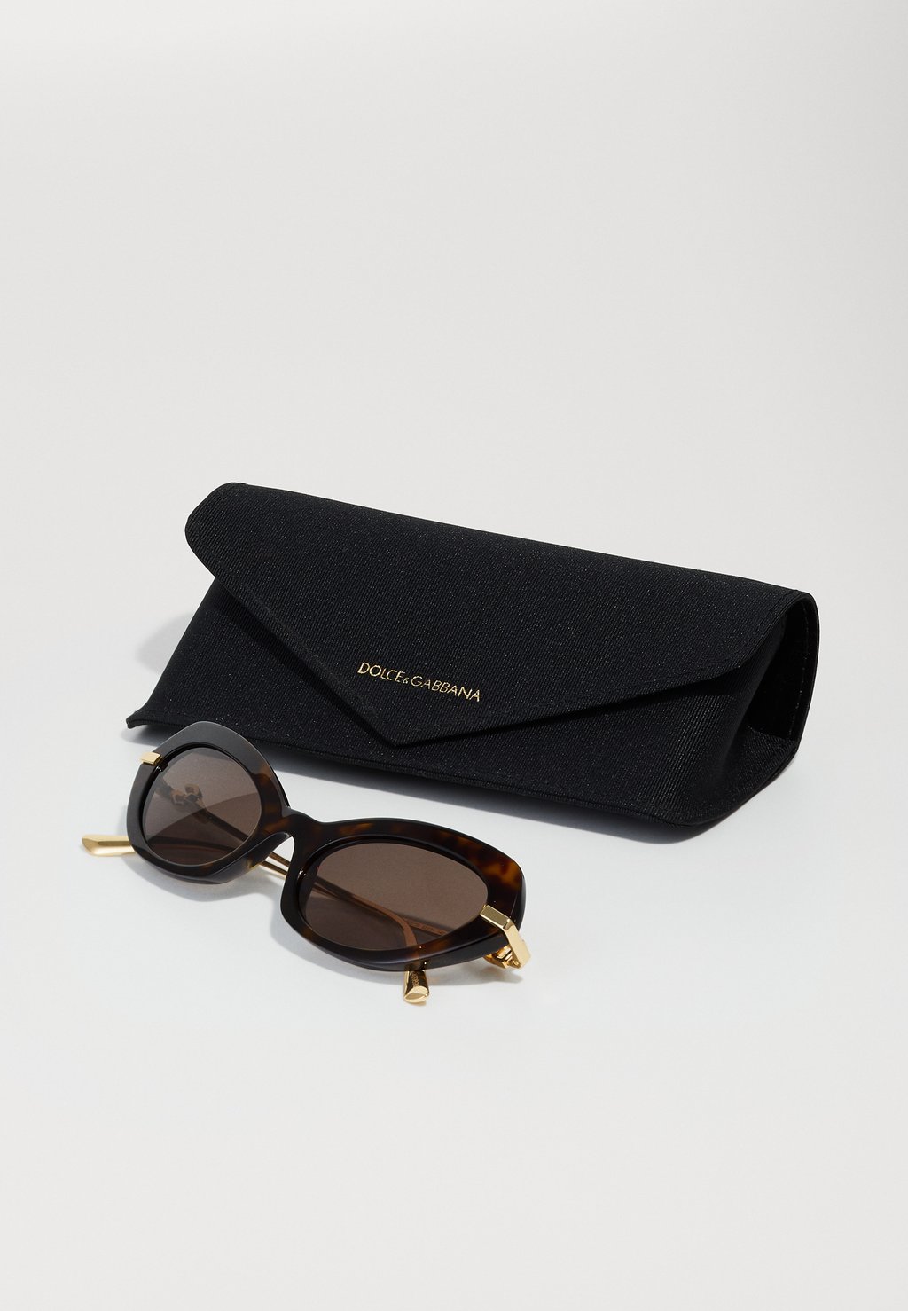

Солнцезащитные очки Dolce&Gabbana, коричневый