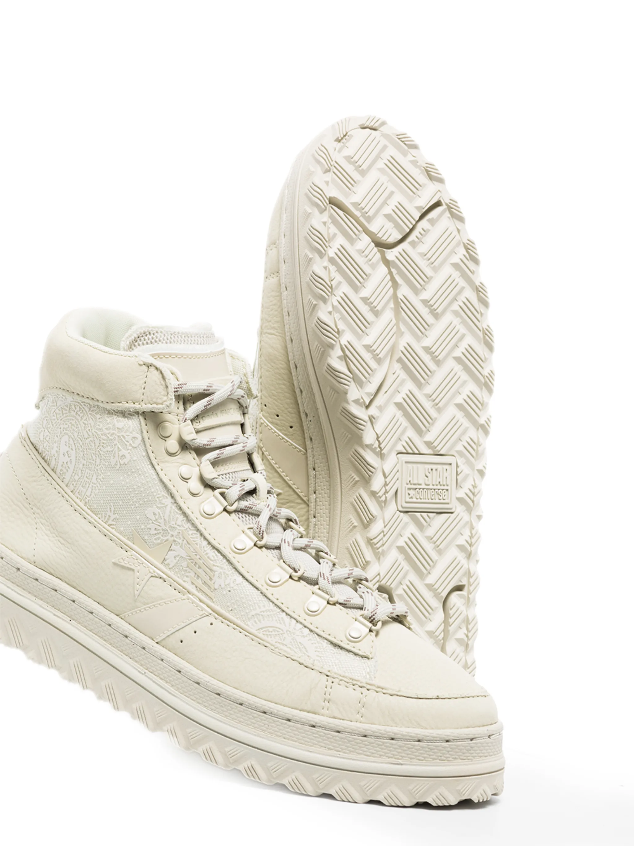 

Кроссовки из коллаборации с Paria Farzaneh Converse, нейтральный