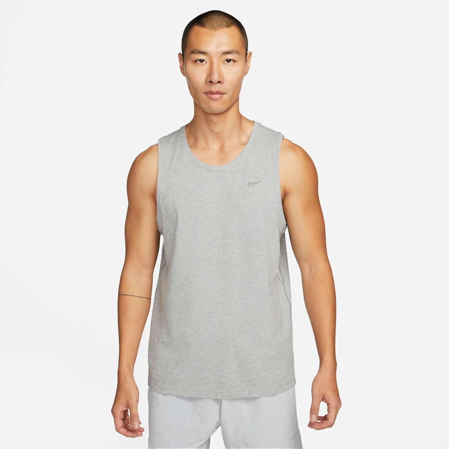 Мужская универсальная майка Nike Primary Dri-FIT (DV9833-097, цвет: темно-серый меланж/меланж/дымчато-серый) — фото 2