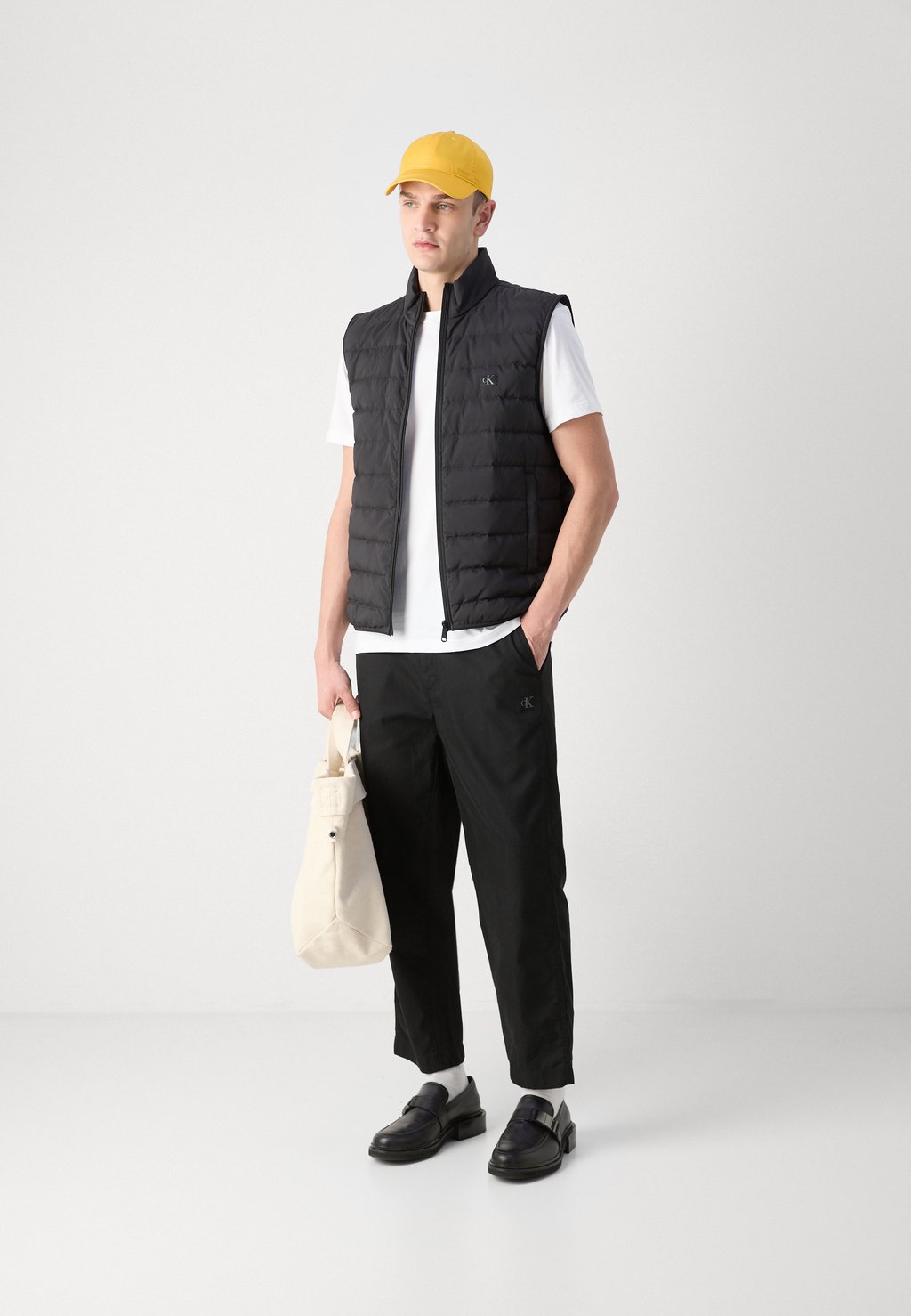 

Жилет ULTRA LIGHT PADDED VEST Calvin Klein Jeans, черный