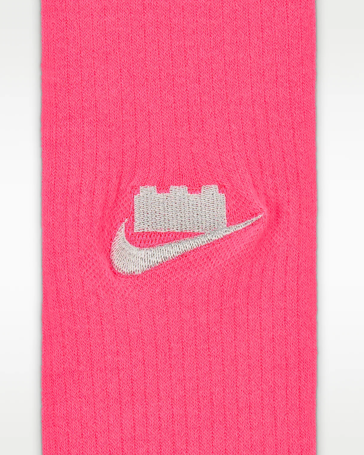 Носки футбольные Unisex Nike x LEGO® Collection, Hyper Pink/Rush Red/Metallic Silver — фото 4