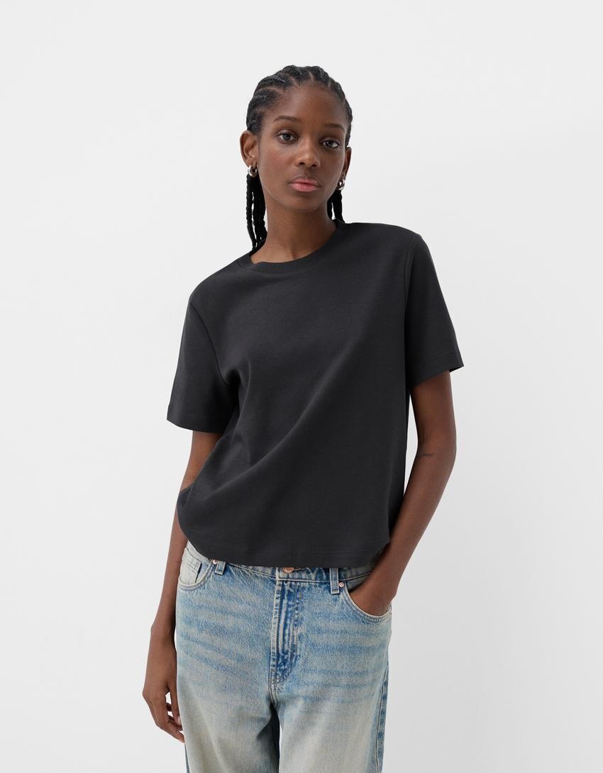

Футболка с коротким рукавом, прямого кроя Bershka, серый