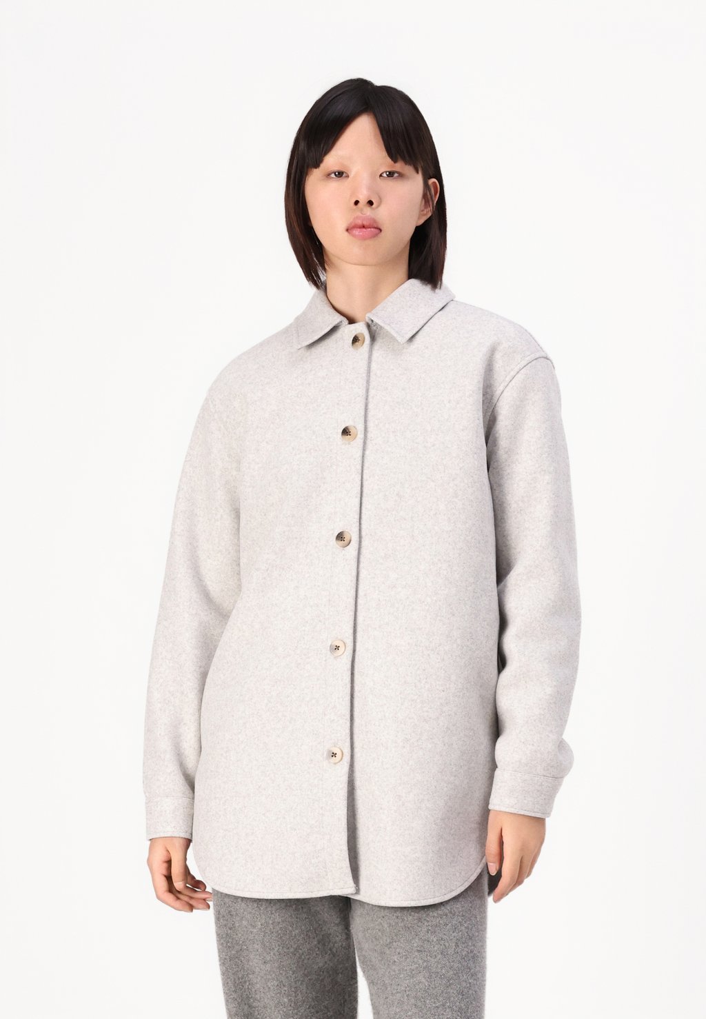 

Короткое пальто PCDUSA SHACKET Pieces, светло-серый