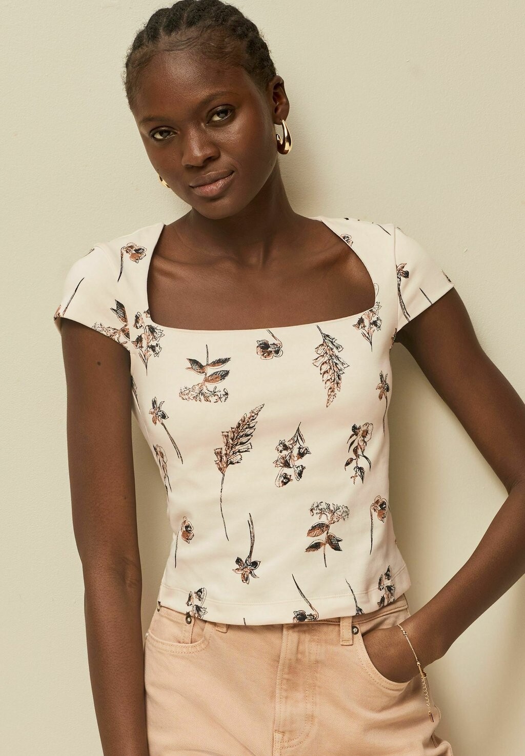 

Футболка с принтом Next, цвет ecru floral print