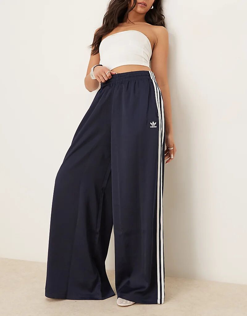 

Широкие атласные брюки-джоггеры adidas Originals темно-синего цвета