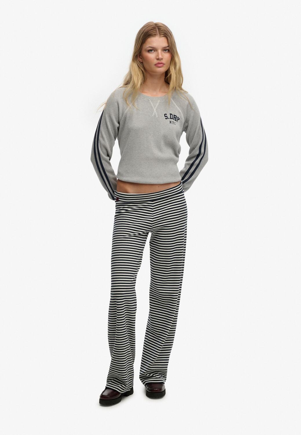 

Superdry & Co Широкие брюки 'Athletic Essentials' в цвете Marine Blue