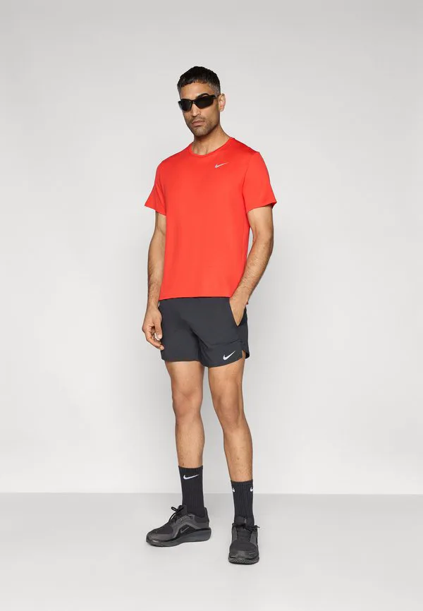 Спортивная футболка miler Nike Performance, Light Crimson/Reflective Silver-Coloured — фото 2