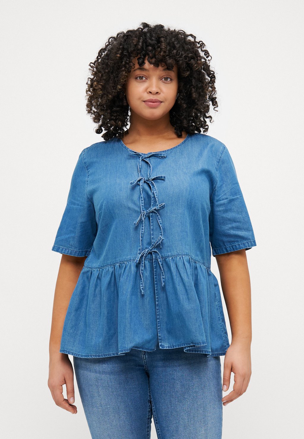 

Блуза CARBEA BOW SHIRT ONLY Carmakoma, цвет Medium Blue Denim