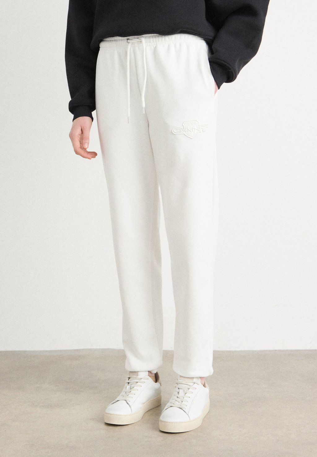 

Спортивные штаны TONAL SHIELD GANT, кремовый