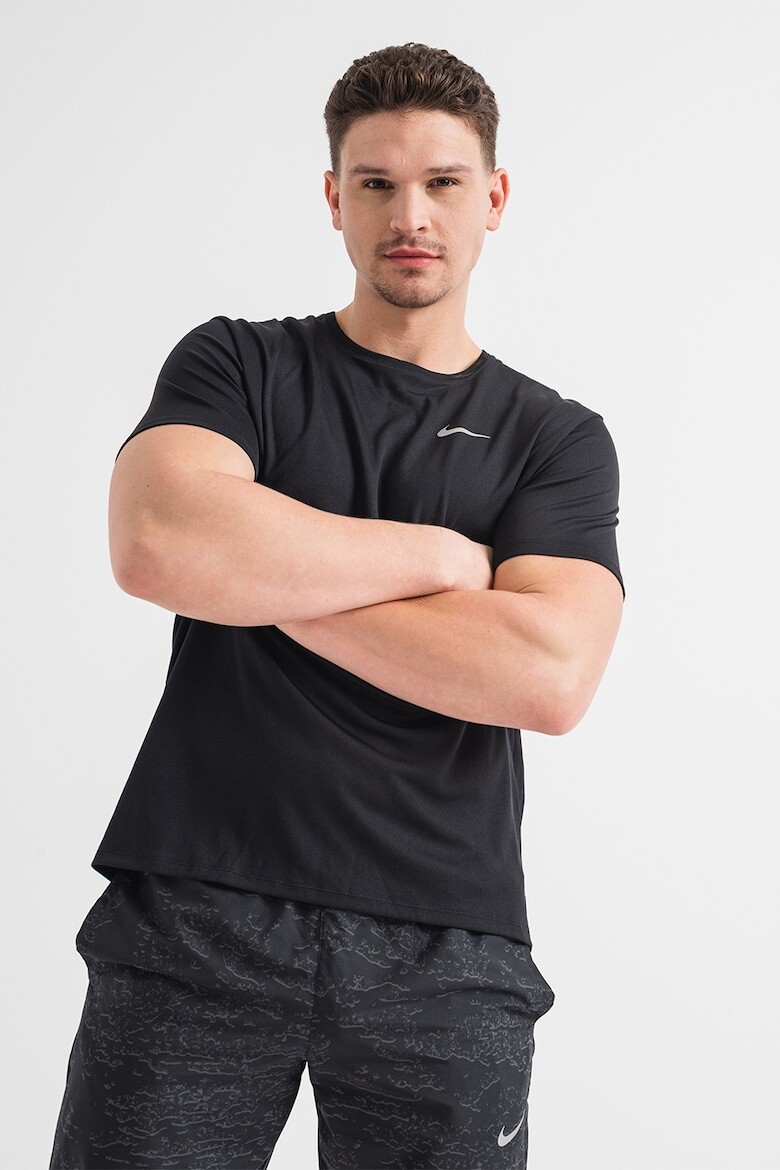 

Беговая футболка Dri-FIT UV Miler Nike, черный