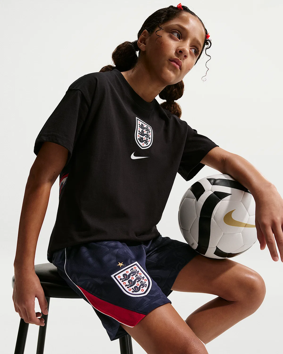 Большие детские футбольные шорты Nike Dri-FIT Replica England 2026 Stadium Away, Obsidian/Speed Red/White/Speed Red — фото 4
