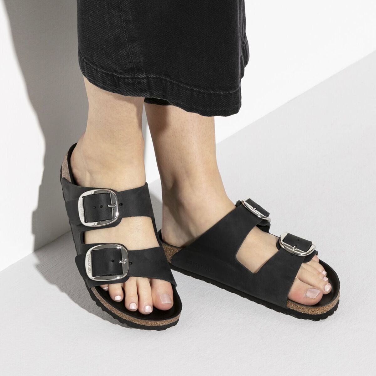 Кожаные сандалии arizona с большой пряжкой Birkenstock, черный — фото 4