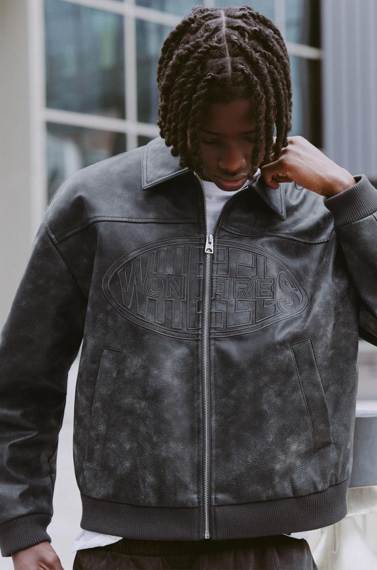 

Куртка свободного кроя из искусственной кожи с вышивкой Pull And Bear, черный