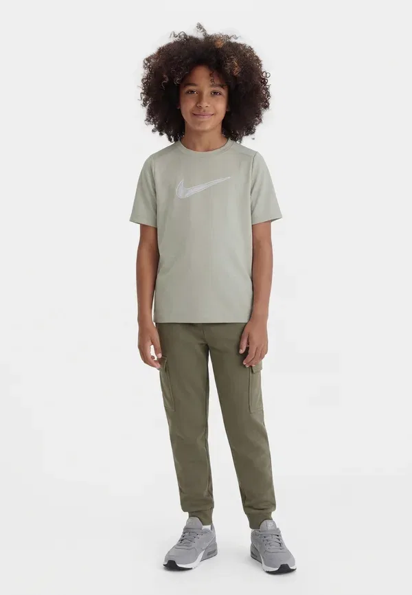 Футболка спортивная Nike Performance, еловый туман/белый
