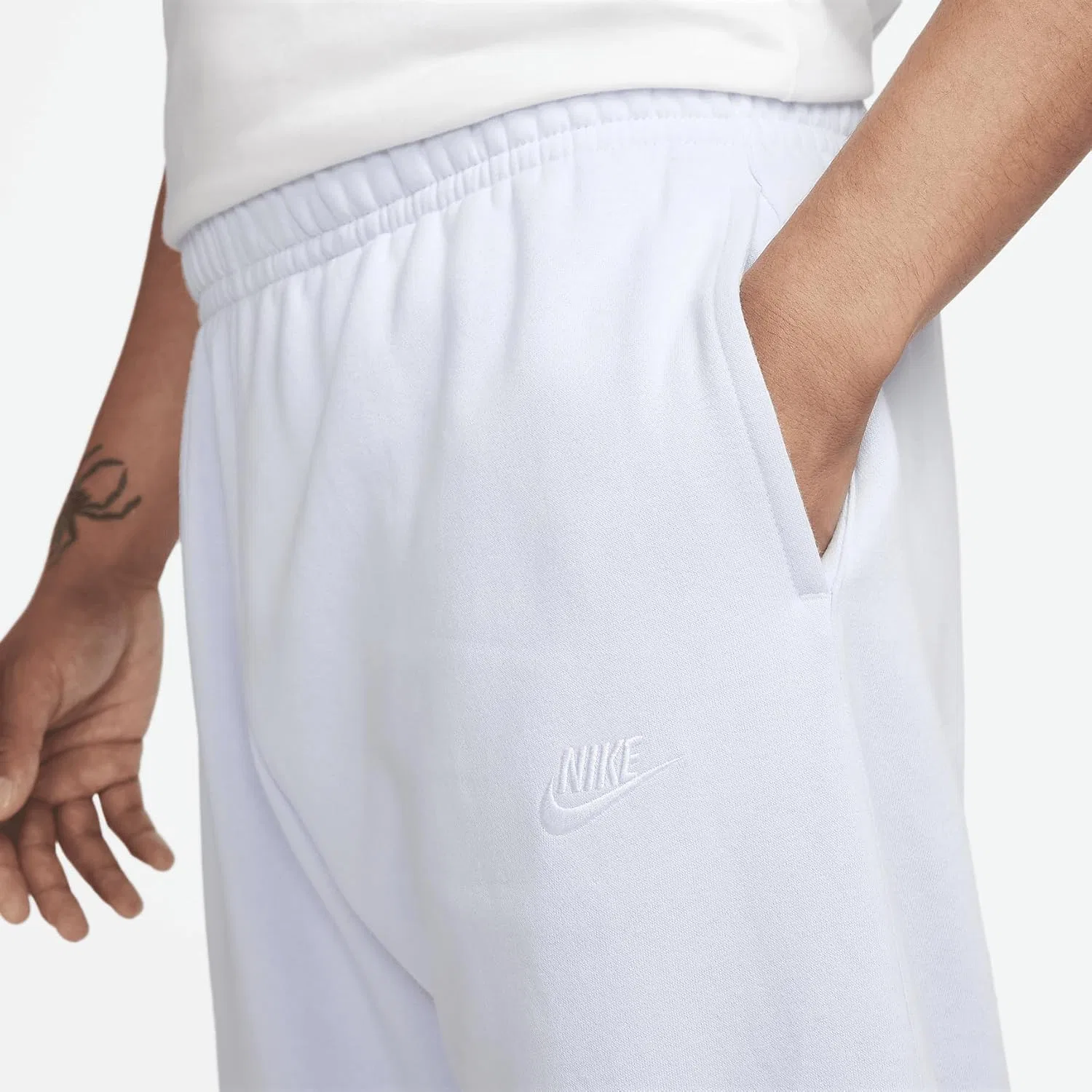 Мужские спортивные брюки Nike Club Fleece Standard Fit с зауженными штанинами — фото 4