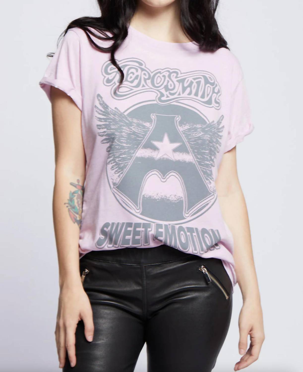 

Футболка Aerosmith Sweet Emotion Logo в сиреневом цвете Recycled Karma