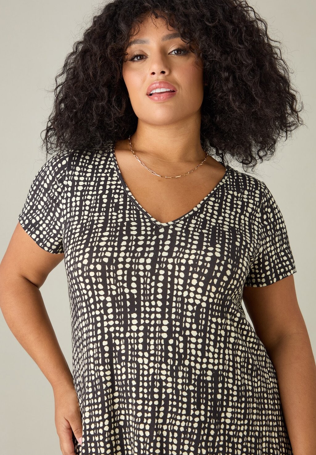 

Платье макси MONO SPOT PRINT V-NECK MIDAXI Live Unlimited London, черный