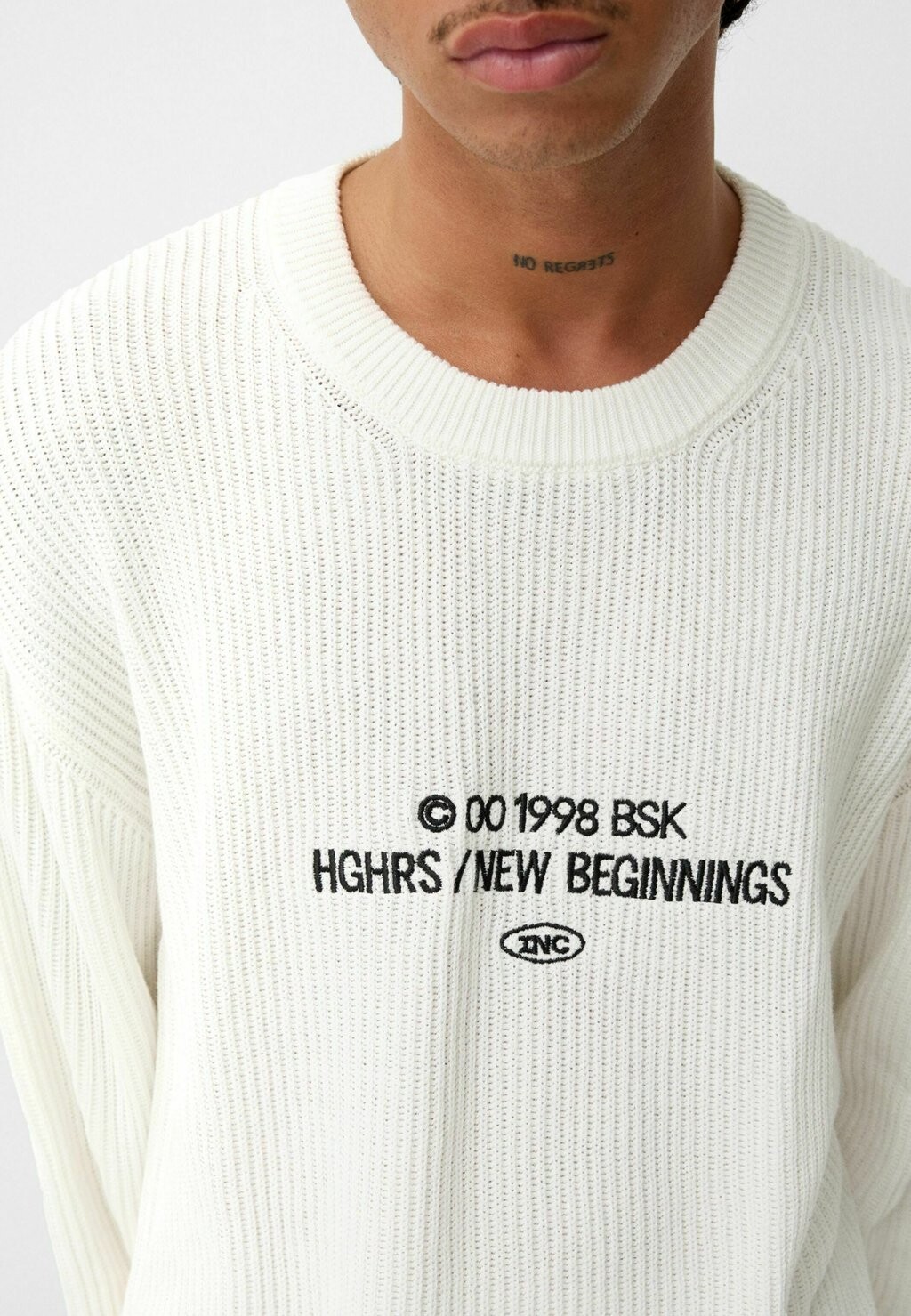 

Джемпер EMBROIDERED Bershka, белый