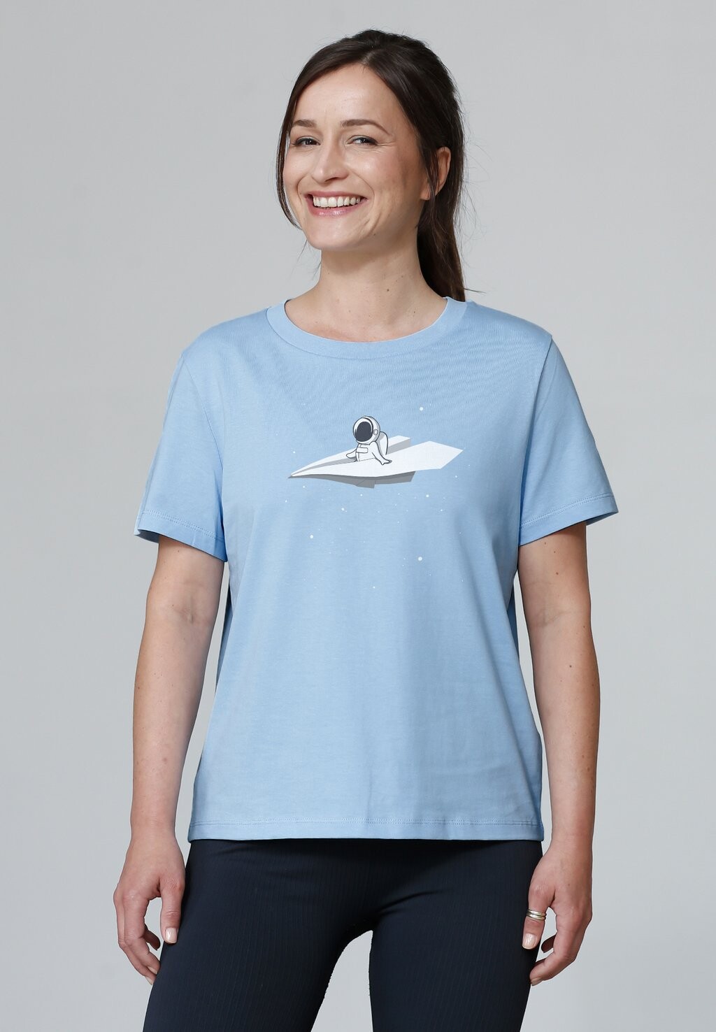 

Футболка с принтом FLY ME TO THE MOON watapparel, светло-голубой