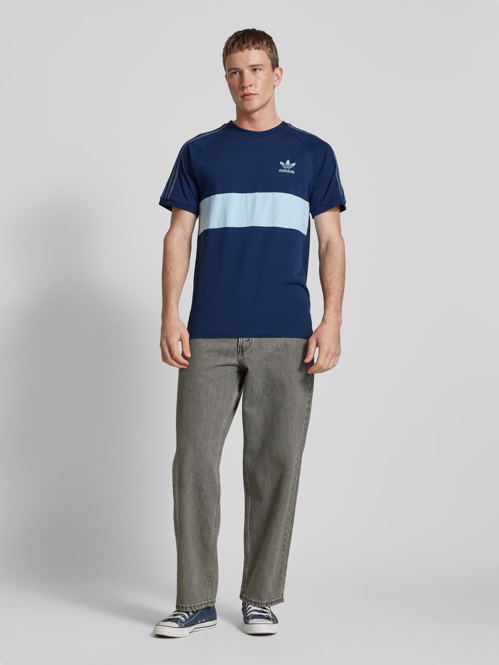 

Футболка с вышитым логотипом adidas Originals, светло-голубой