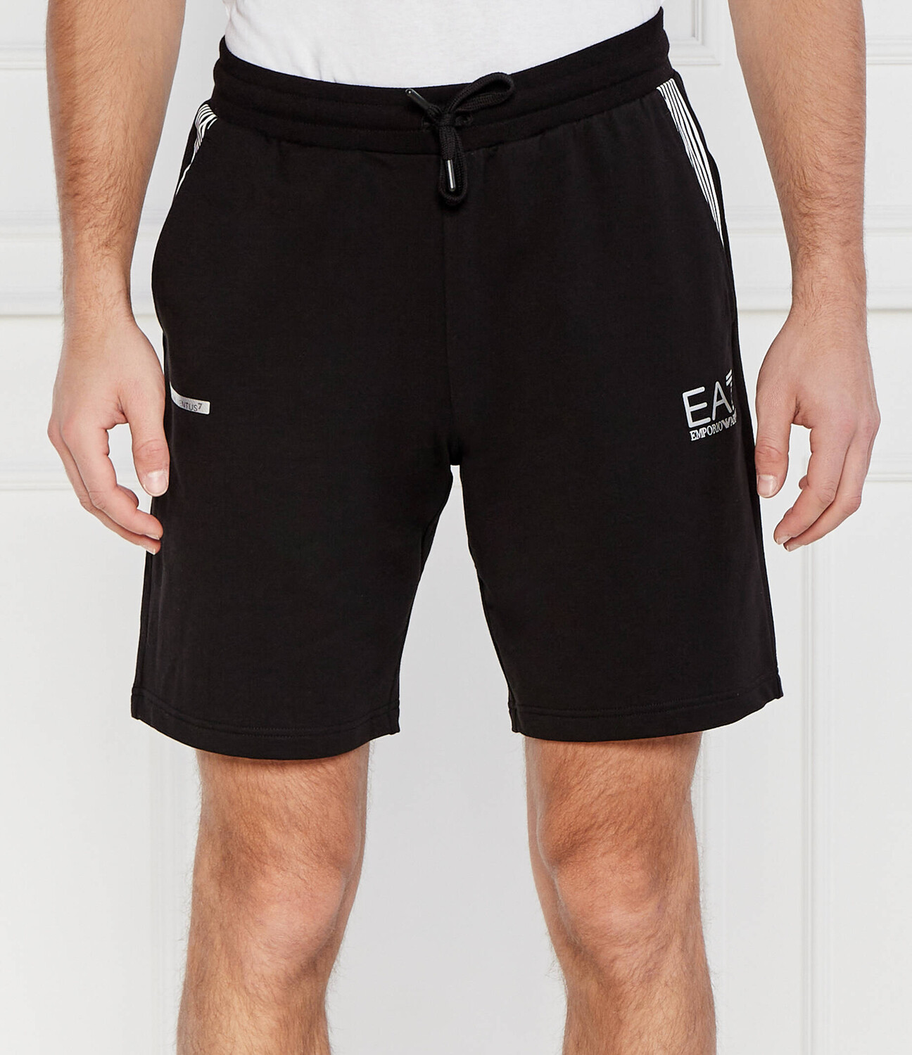 

Спортивные шорты EA7 Regular Fit, черный