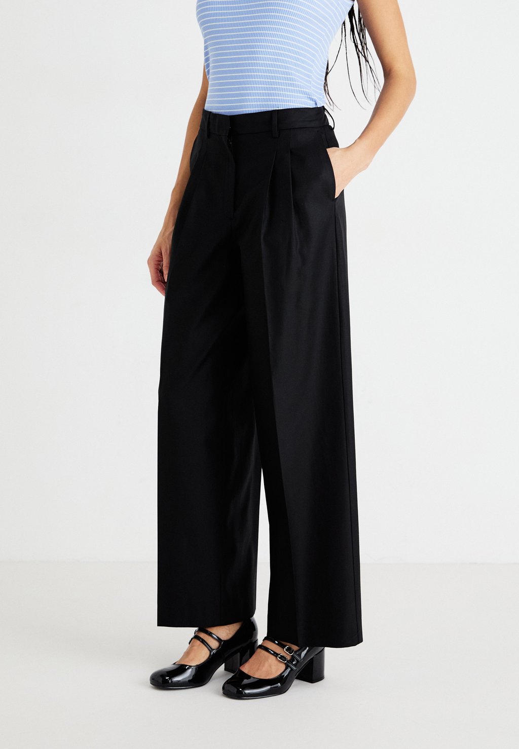 

Брюки DORA MERLA EXTRA WIDE Selected Femme, черный